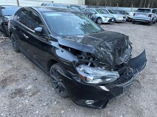 2019 Nissan Sentra SR - Exterior Front Right Corner Image